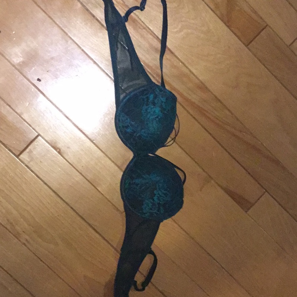 Turquoise/green bra